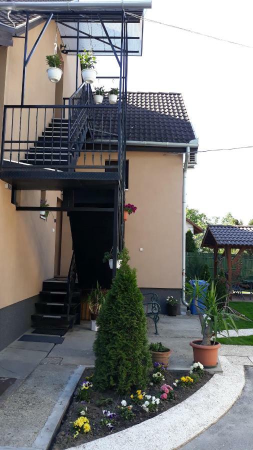 Sebes Apartman Apartment Debrecen Bagian luar foto